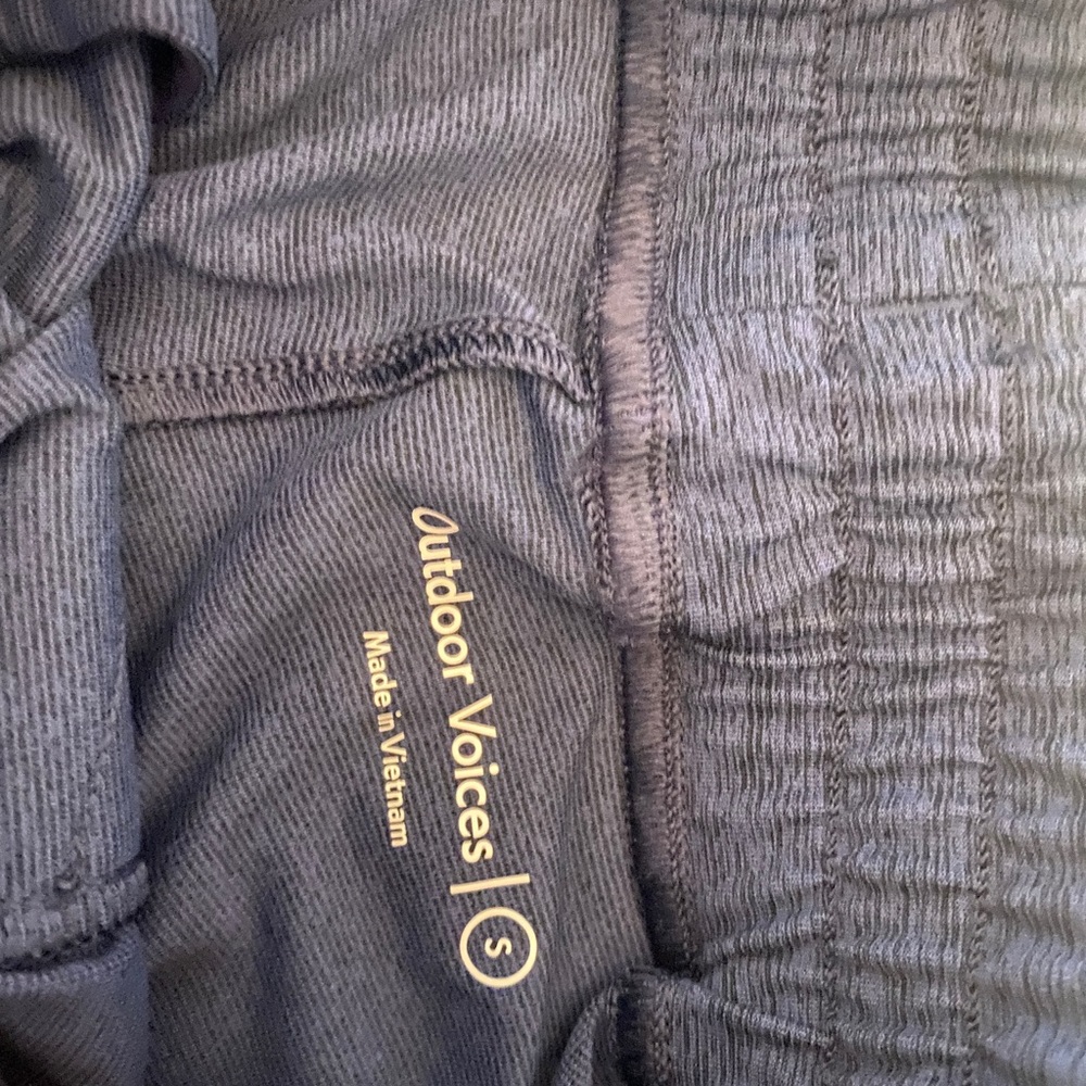 Outdoor voices short size S ( used in mint condition )